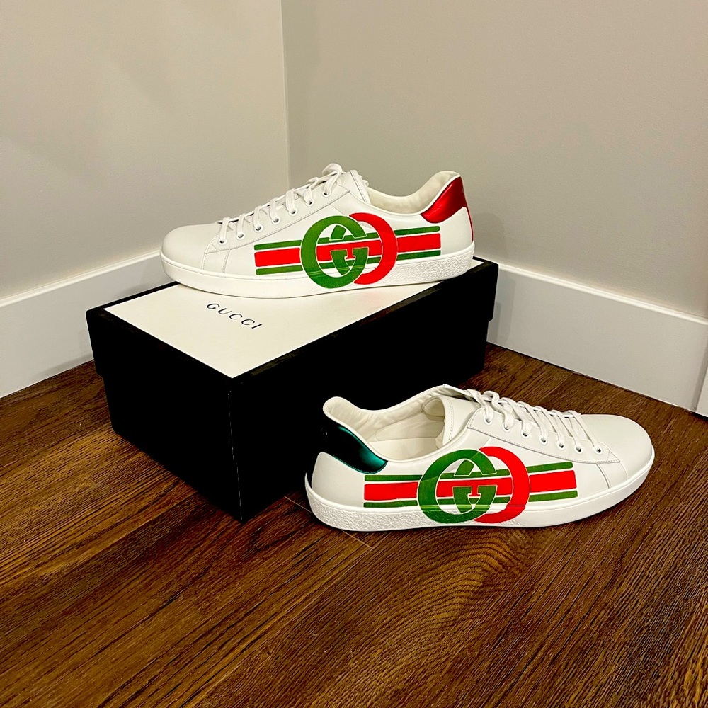 Never worn Gucci sneakers. Box and dust bags included.